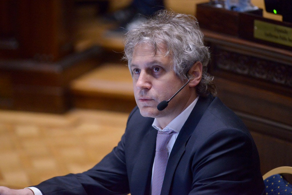 Felipe Miguel realizó su exposición ante las y los legisladores de la&nbsp;Ciudad