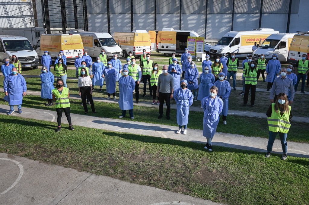 Para aumentar la estrategia de testeos, Larreta presentó las unidades móviles en&nbsp;plazas