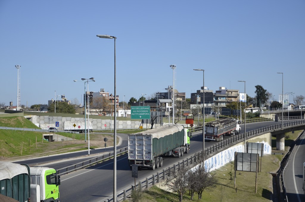 Proponen cambiar el nombre de la autopista&nbsp;Dellepiane