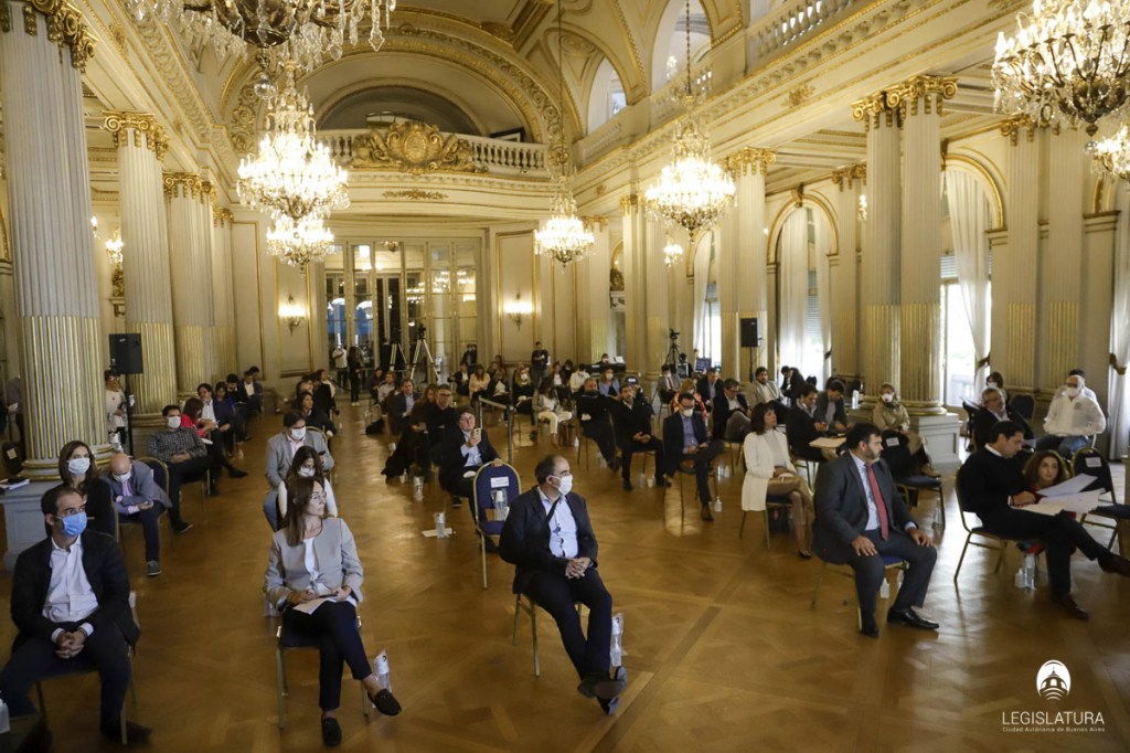 En una particular sesión, la Legislatura porteña aprobó seguir trabajando a&nbsp;distancia