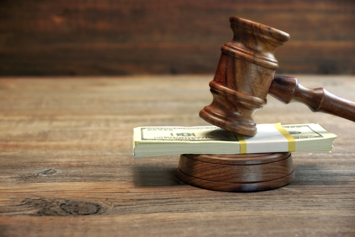 El Colegio de Abogados levanta la voz en defensa del secreto profesional sobre el origen de los&nbsp;honorarios