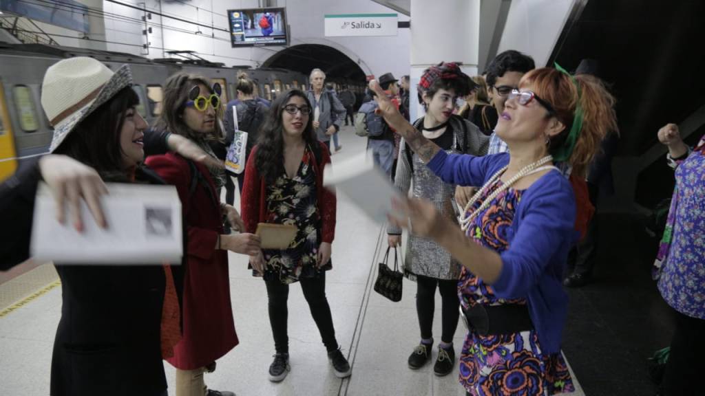 Suelta de libros e intervenciones artísticas en la red de&nbsp;subtes