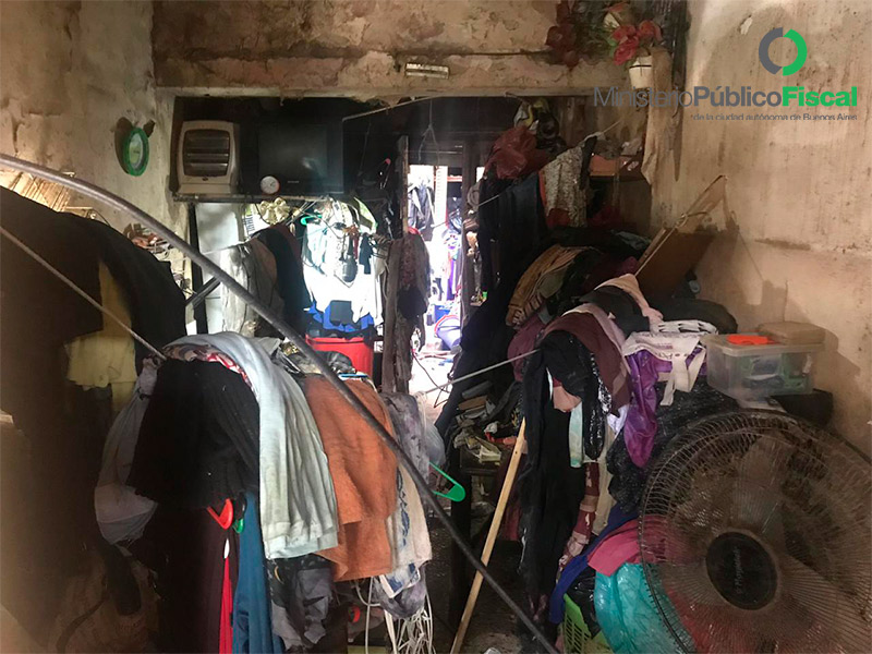 Acumulador de Parque Patricios: Imputan a vecino por tener a 10 perros entre&nbsp;basura