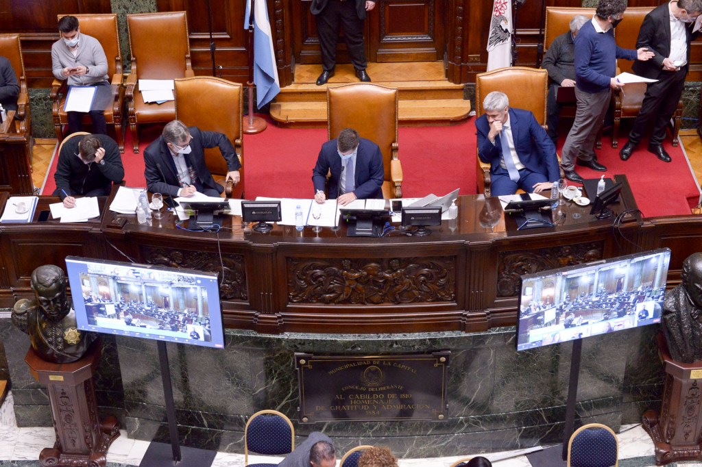 Extienden dos años la utilidad de los vehículos destinados a&nbsp;taxis