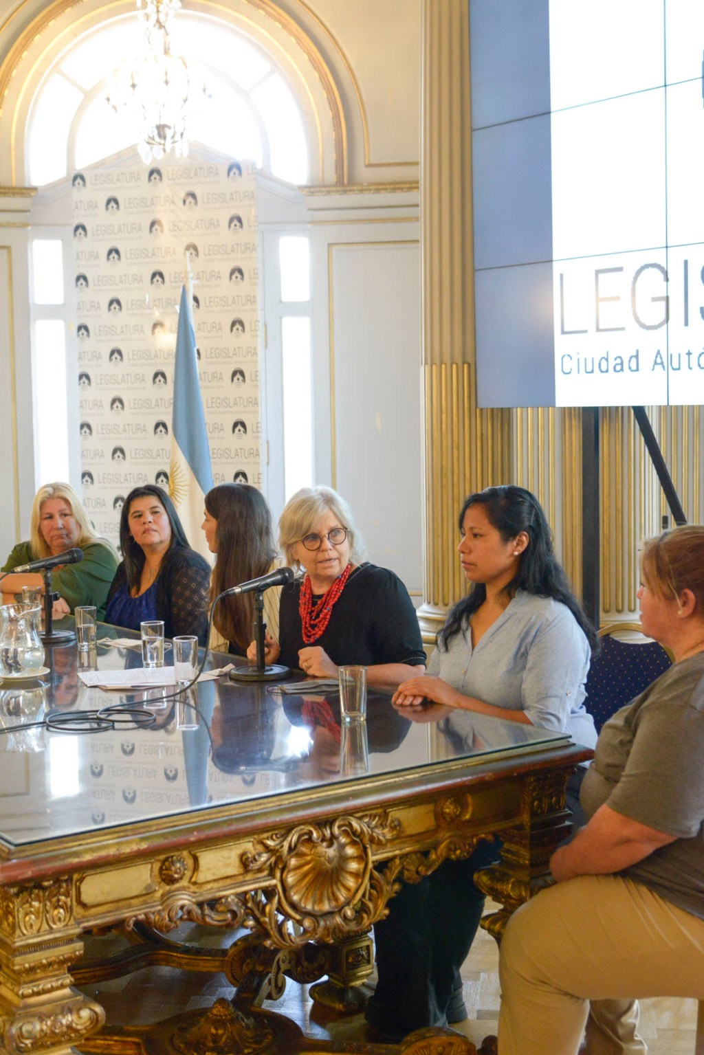 Reconocimiento a trabajadoras de centros&nbsp;comunitarios