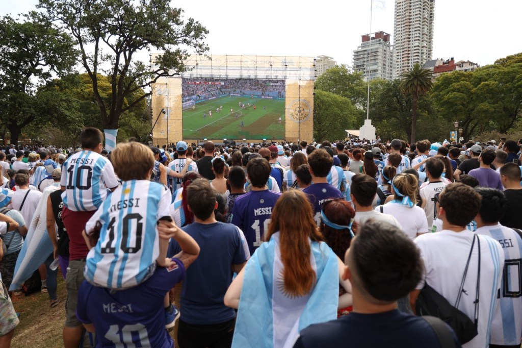 Más de 20 mil personas en la Plaza Seeber la&nbsp;victoria
