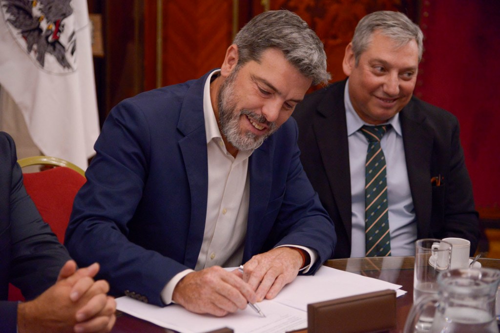 La Legislatura firmó un acuerdo con la Junta Departamental de&nbsp;Maldonado