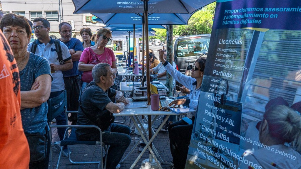 La Ciudad lleva sus oficinas móviles de trámites y servicios a Liniers, Coghlan y&nbsp;Saavedra