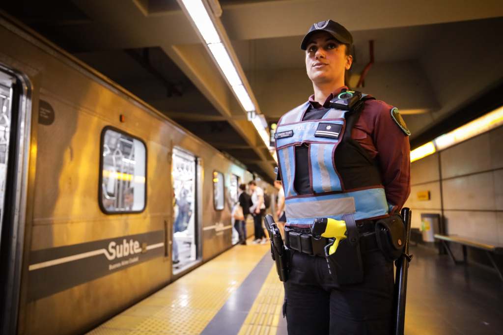 Seguridad en el subte: la policía de la Ciudad usará pistolas&nbsp;Taser