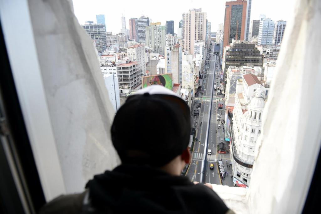 Comenzaron las primeras visitas de vecinos al mirador del&nbsp;Obelisco
