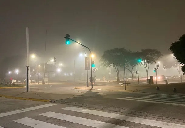 Alerta por niebla en la ciudad de Buenos Aires: hay demoras en los accesos y desvían vuelos a&nbsp;Uruguay