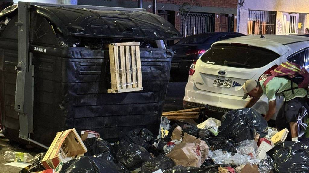 Multas de hasta $900 mil a quienes revuelvan la basura en contendores y ensucien la vía&nbsp;pública