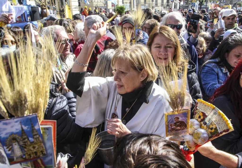 Los fieles comenzaron la vigilia frente al santuario de San&nbsp;Cayetano