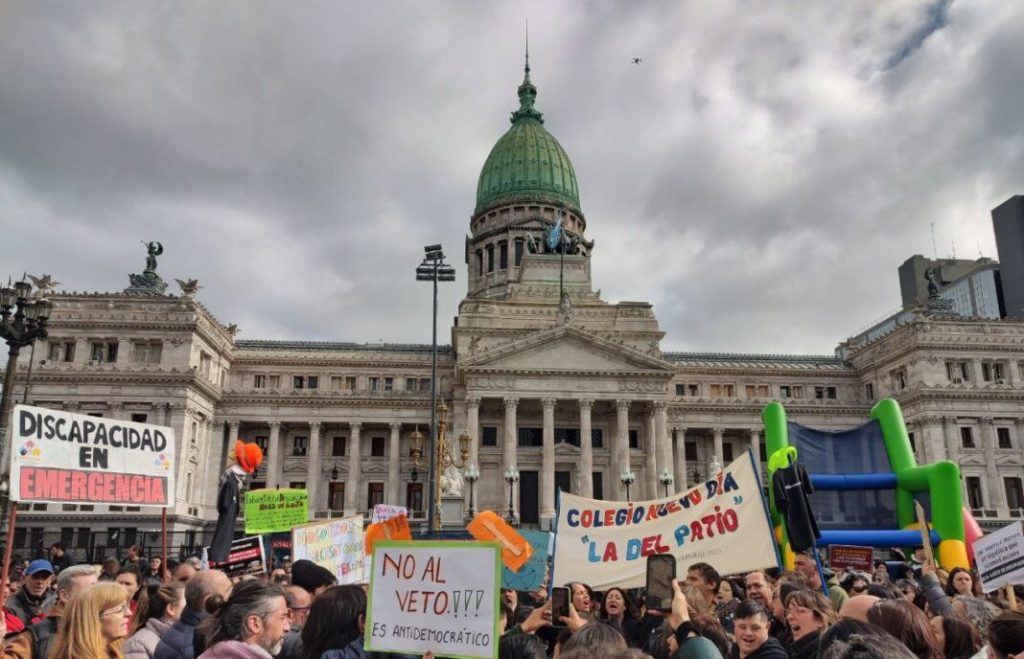 Jubilados y trabajadores del Garrahan marchan al&nbsp;Congreso