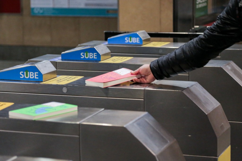 Vagón de lectores: el Subte invita a viajar leyendo en la Línea&nbsp;D