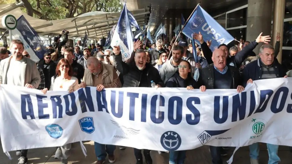 ATE anunció asambleas en 21 aeropuertos y podría haber demoras en los vuelos este&nbsp;lunes