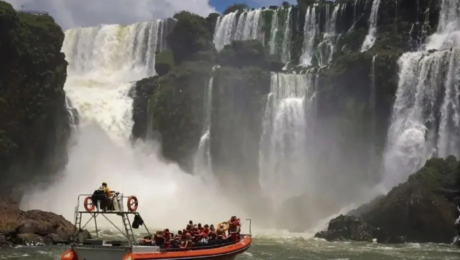 Feriado con más turistas, viajes cortos y gasto&nbsp;moderado