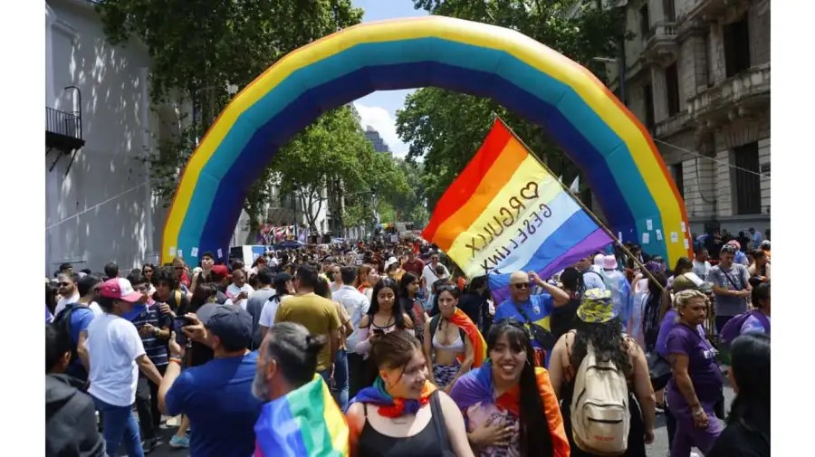 Más de 60 organizaciones sociales realizan la Marcha del Orgullo número&nbsp;34