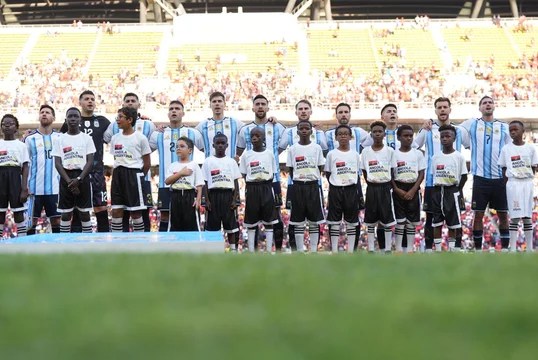 Con goles de Messi y Lautaro Martínez, Argentina derrotó 2 a 0 a Angola en su último partido del&nbsp;año