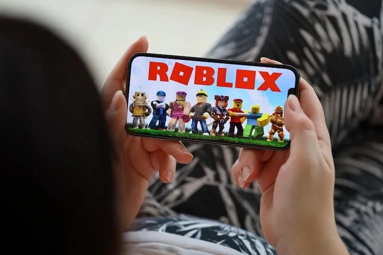 Bloquearon el acceso a Roblox en todas las escuelas de la Ciudad tras una denuncia por&nbsp;grooming