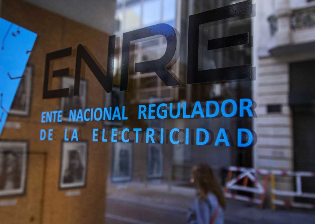 Facturas de luz: el ENRE autorizó que Edesur y Edenor cambien la forma de medir y&nbsp;cobrar